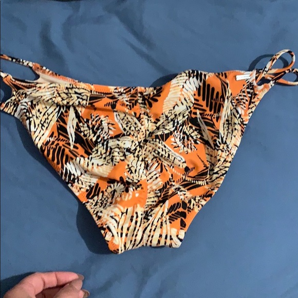 Volcom bikini - Picture 3 of 3